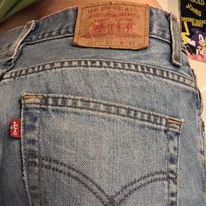 Skitsnygga baggy Levis jeans! Älskar dom här men har tröttnat på de eftersom att jag haft de ett tag. Köparen står för frakt 66kr! 💗