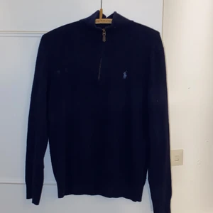 Ralph Lauren halfzip tröja - Polo ralph Lauren i fint skick. Äkta Kashmir. Storlek Herr M. Nypris 1400:-