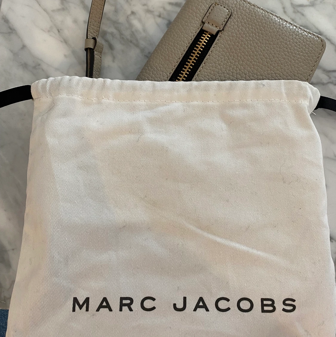 Marc Jacobs väska grå rosa hårklämma  - 90