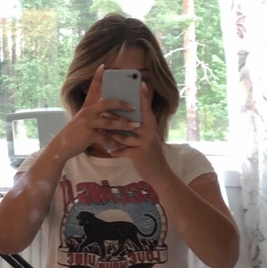 HM tröja strl 158/164 - Cool tröja från HM barnavdelning i storlek 158:164 men skulle säga att den egentligen är xs-s o tröjan är helt oanvänd 