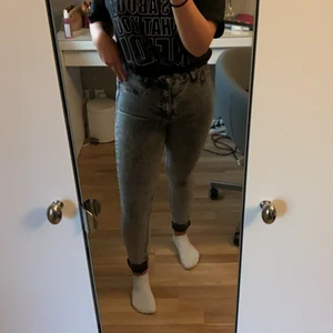 Stentvättade jeans - Använda få gånger, sitter bra 