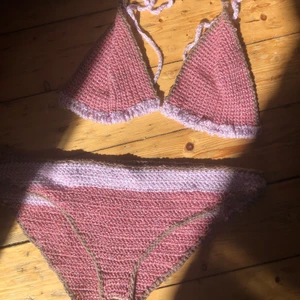 Virkad bikini - Intressekoll! Har gjort ett första försök på denna bikini. Hade ni varit intresserade av att köpa en om jag hade gjort flera? Och till vilket pris isåfall?🥰