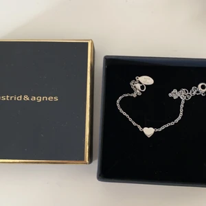 Armband - Gulligt silver armband med ett hjärta🧡 oanvänt och säljer för 140kr + fralt