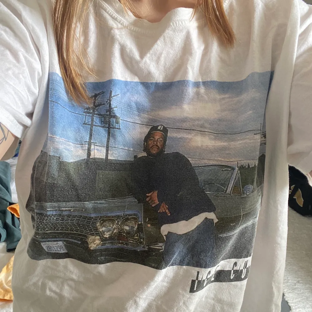 Ice Cube T-shirt köpt från ASOS tror jag. Storlek M, köparen står för frakt . T-shirts.