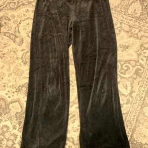 Twilfit mjukisar - twilfit mjukisar som är vida längst ner. Super fina lite för stora för mig.