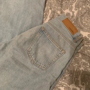 Jeans wide leg - Finaste jeansen från Junkyard Wide leg,  men tyvärr för små.. Fint skick
