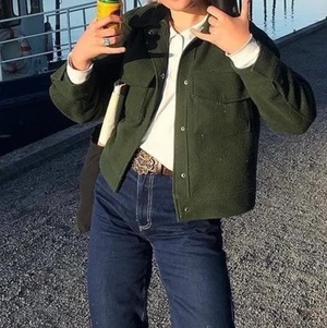 Jacka - Snygg jacka från monki! Varmt material! Mörkgrön färgZ Skriv för frågor:) 