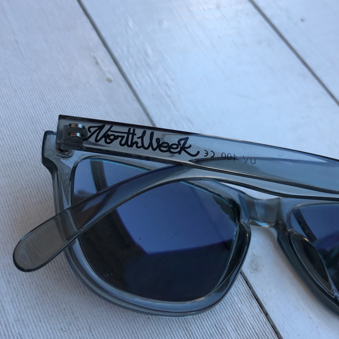 Solglasögon med lila glas  - 90