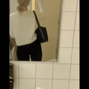 Stockad tröja - Superfin stickad lite kortare tröja från monki i storlek xs, jag har s och den sitter bra. Fint skick