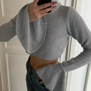 SABOSKIRT croptop - Crop top från saboskirt, i princip helt ny, endast använd 1 gång för att ta bilder till instagram. Storlek xs/s
