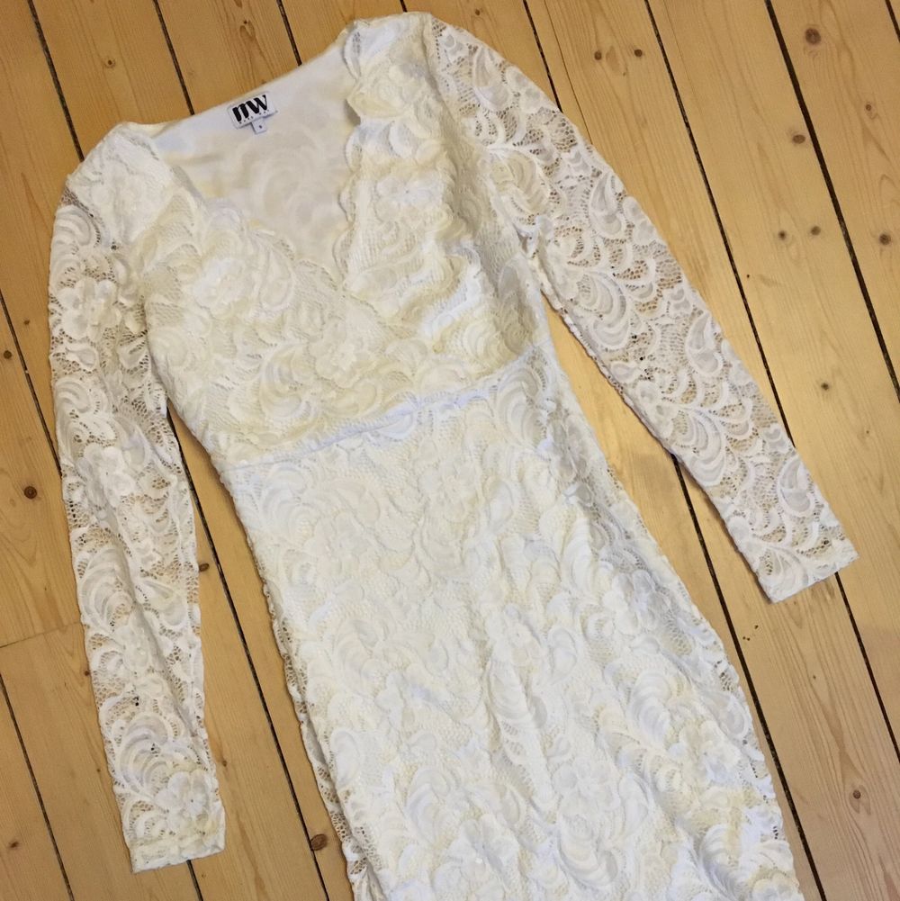 Knälång klänning lång ärm spets | Plick Second Hand