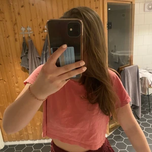 Rosa topp - Rosa croppad topp från bikbok