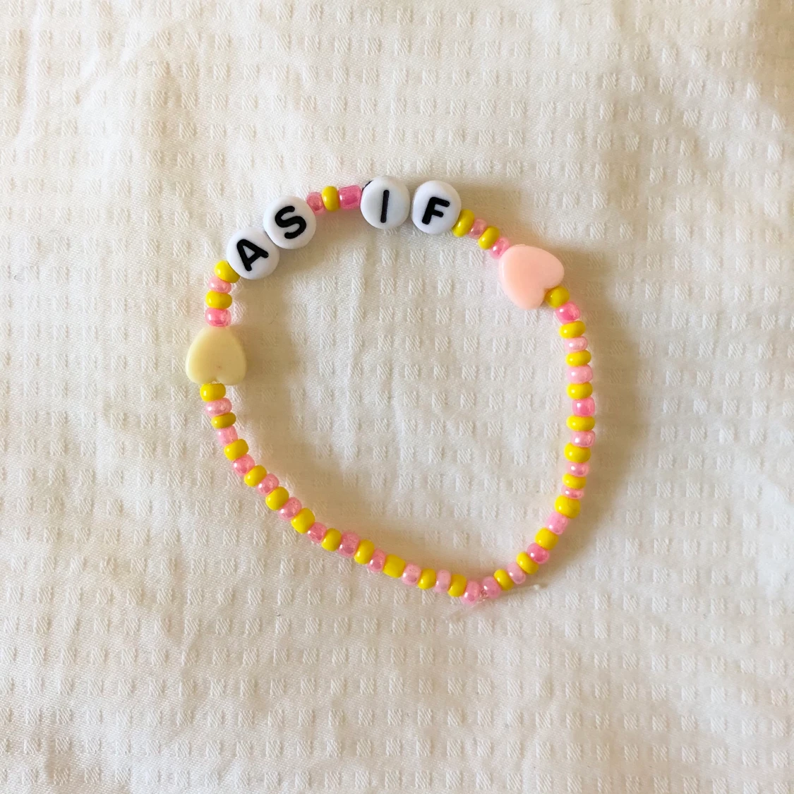 Handgjort armband av pärlor - 90