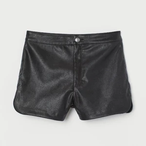 Skinnshorts - Helt nya skinnshorts från hm storlek 34! Tyvvär inte lappar kvar men aldrig anvönda!🥰