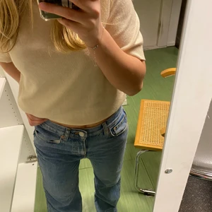 Pull & and bear jeans - Säljer dessa jeans från pull and bear som är hyfsat lågmidjade💕