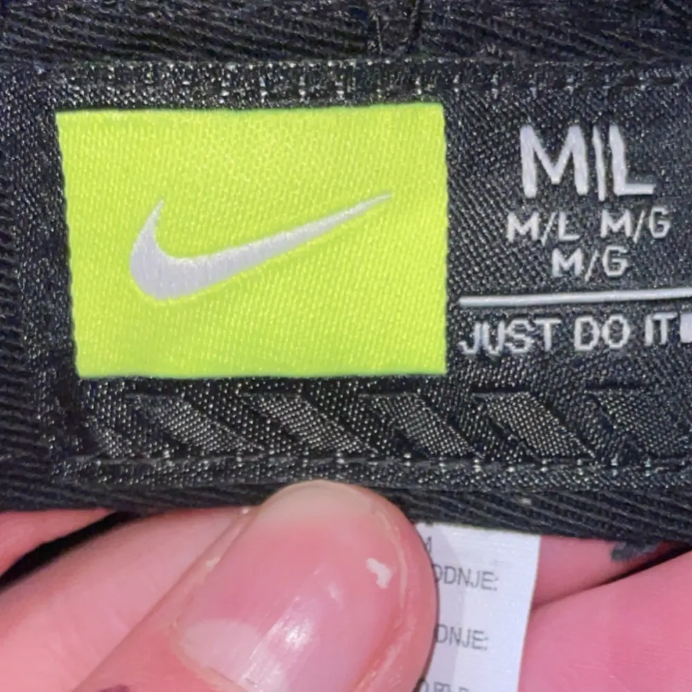 Nike fiskehatt i storleken M/L köpt för drygt ett år sen. Köparen står för frakt💕. Accessoarer.