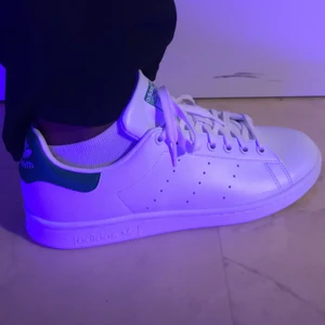 Adidas Stan Smith Shoes -  EU: 41 1/3, US: 8, UK: 7 1/2                                               Cloud white/Cloud white/green                                 oanvända                                                                     (Kommer utan kvitto och låda)