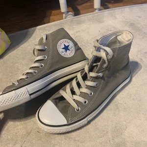 converse skor  - Bra skick på skorna! Storlek 37🪐  äkta såklart!              
