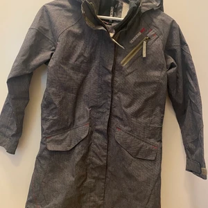 Didriksons regnjacka - Frakten ingår inte i priset. Knappt använd regnjacka för barn. Storlek 130. 