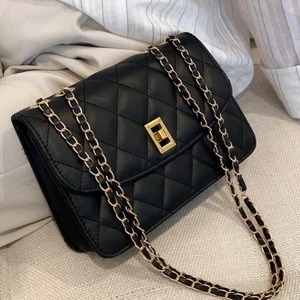 Liten axelväska ✨ - Helt oanvänd liten axelväska med guld detaljer 👜