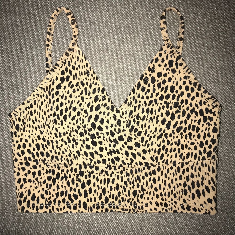 đšđšđš Purchased from a Depop seller. The tank is **NOT** mint condition. There are some discolourations on the top on the right side by the front strap (A), some fading on the straps and a couple spots on the front (B), AND on the back on the other side of the label tag (C). It is not noticeable if youâre not looking for it. Low low price reflects the flaws. đšđšđš This is too big on me on the bust area. Seems more like an S. Cotton blend crossover v-neck tank top in leopard print with a cropped fit and seam under the bust. Fabrics: 96% cotton, 4% elastane. No holes, tears, rips, pilling, loose stitching. Smoke and pet free storage space. No other flaws to note. Happy to bundle. Will gladly take more pics. Disclaimer: Please expect some general wear in all secondhand pre-owned items as they have lived a previous life, so do not expect a mint item. **TRACKED SHIPPING VIA POSTNORD**. Toppar.