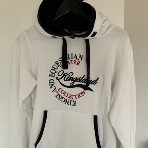 Kingsland hoodie  - Fin mjuk hoodie i storlek M. Använd ca 2 gånger då jag fick den i present och den inte riktigt var min smak. 