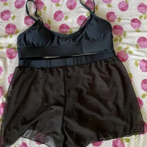 Bikini mer shorts  - Bikini med shorts aldrig använda 