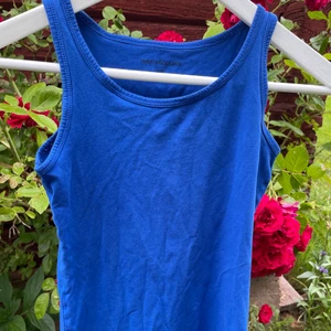 Blått linne  - Ett vanligt blått linne från Kappahl💘stretchigt material💘köparen står för frakten