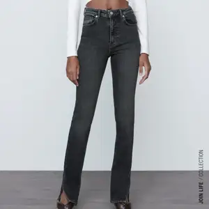 Säljer dessa oanvända gråa jeansen ifrån Zara, storlek 36!! Superfina verkligen, dock för stora för mig. De säljs för 200+frakt. Om flera är intresserade blir det budgivning💕⚡️ Hör av er för fler bilder💘