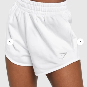 SÖKER GYMSHARK SHORTS - !!OBS, SÄLJER INTE!!  Söker dessa slutsålda gymshark shortsen i stl S eller M beroende på hur true to size de är! Hör gärna av dig om du vill sälja!