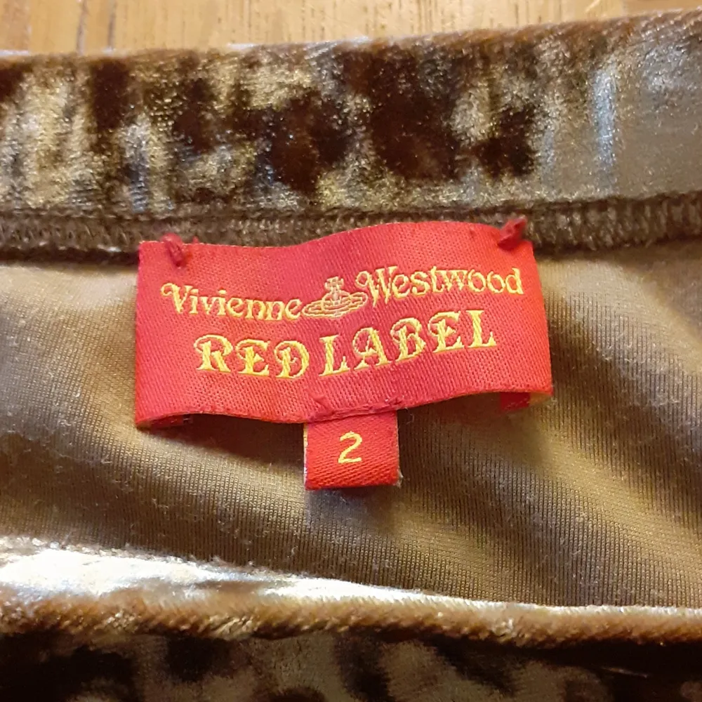 Vivienne Westwood skirt. Made in Japan. . Skjortor.