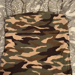 Gina linne - Ett militär ljus bess, grönt linne ifrån Ginatricot använd 5 gng ksk i st xs 