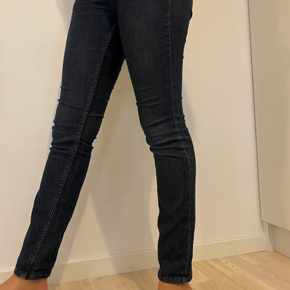 Mörka skinny jeans jeans. Stl w26 S-XS. Pris:60kr. Jeans & Byxor.