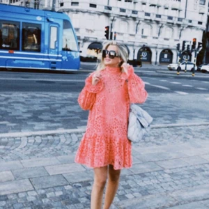 Jättefin klänning från H&M helt oanvänd❤️❤️ - Säljer nu denna jättefina klänning som jag köpte för några månader sedan. Tycker denna är jättefin men jag får aldrig användning för den. Därmed är den helt oanvänd 