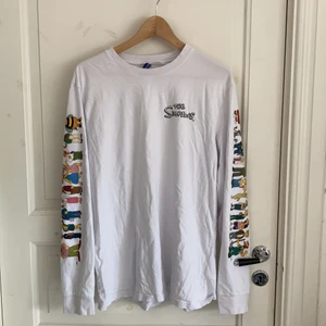 Simpsons tröja - Snygg simpsons tröja från H&M, har använt den ett fåtal gånger men den är i bra skick!
