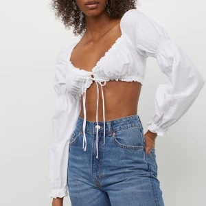 Sommartopp - Jättefin sommartopp från HM, endast testad! Lånade bilder från hemsidan, lappar kvar💓