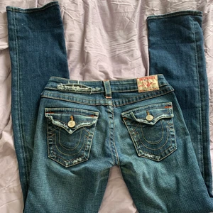 true religion 👽 - assnygga true religion jeans som är köpta här på plick!! är dock inte helt säker på att jag vill sälja dom 💞