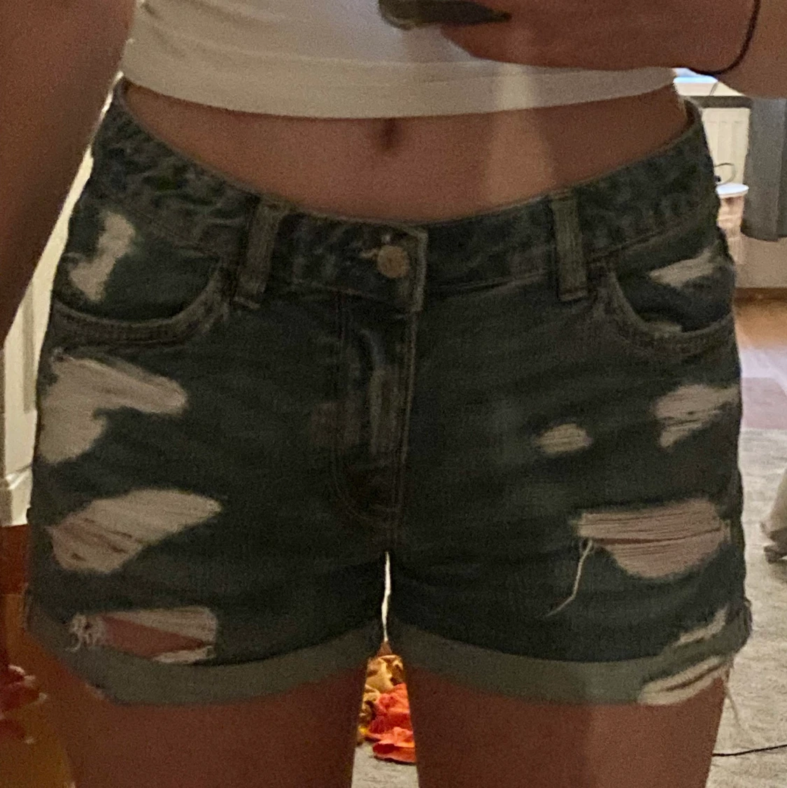 Jeans shorts med slitningar