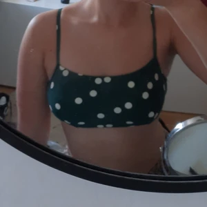 BIKINITOPP - Säljer denna bikini från YAS, som inte längre kommer till användning. Är i strl M, men är flexibel i strl då banden kan justeras.