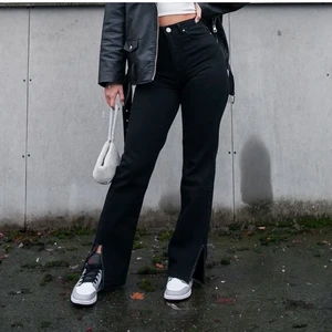 Ida Carlsson X Madlady  - Säljer dessa Ida Carlsson X Madlady jeans i storlek 34, knappt använda så de är i toppen skick 