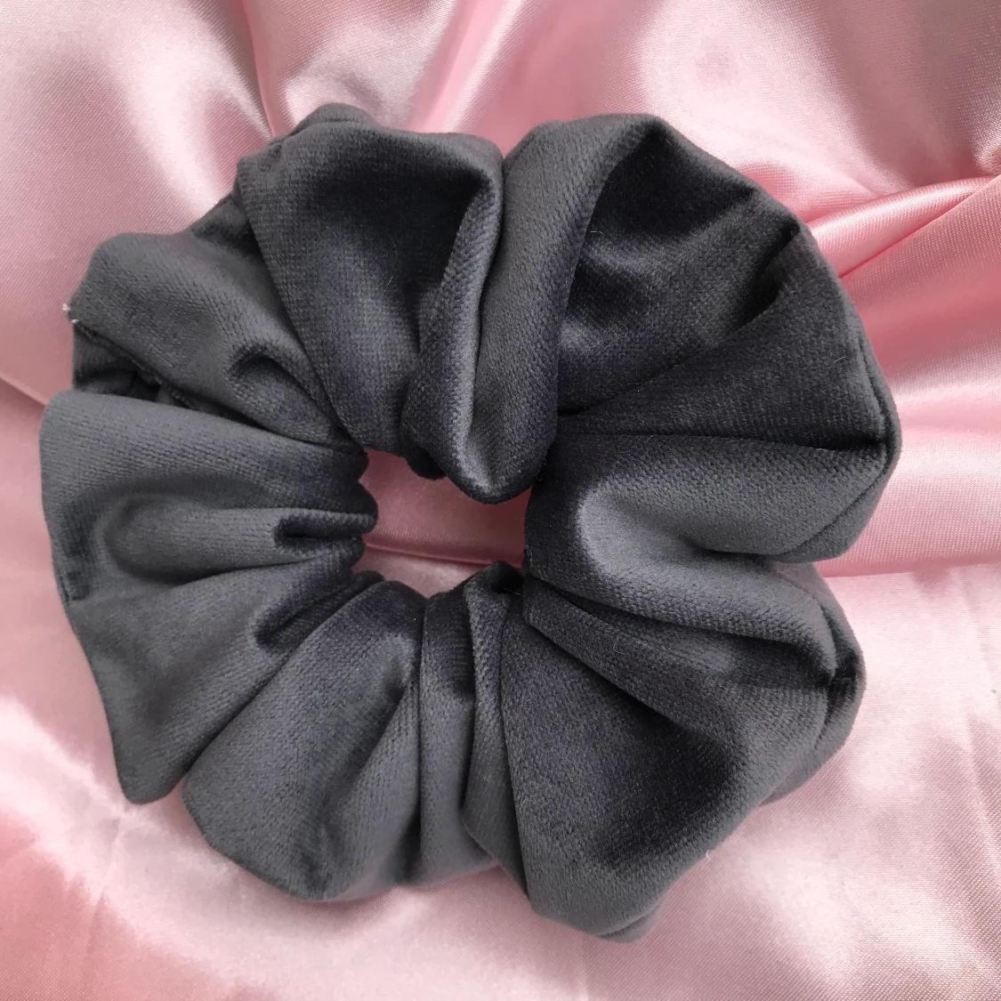 Scrunchie mörkgrå - 91