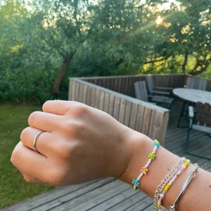 Pärlarmband  - Passar mindre handleder. Frakt tillkommer 14kr 