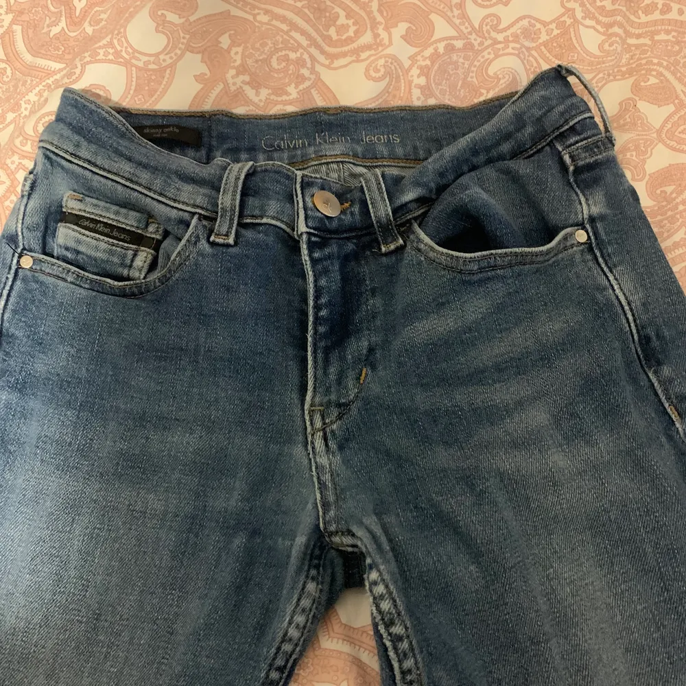 Calvin Klein jeans, i perfekt skick.. Jeans & Byxor.
