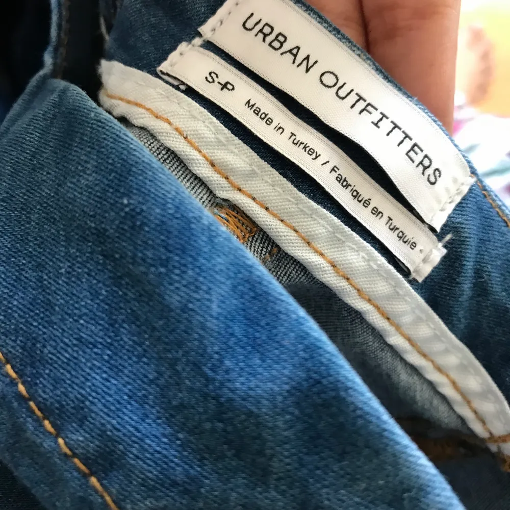 Säljer denna superfina jeansklänning från Urban Outfitters i storlek M. Nyskick. Endast använt en gång. Kan mötas upp i Stockholm. Tar endast Swish. Priset kan diskuteras. . Klänningar.