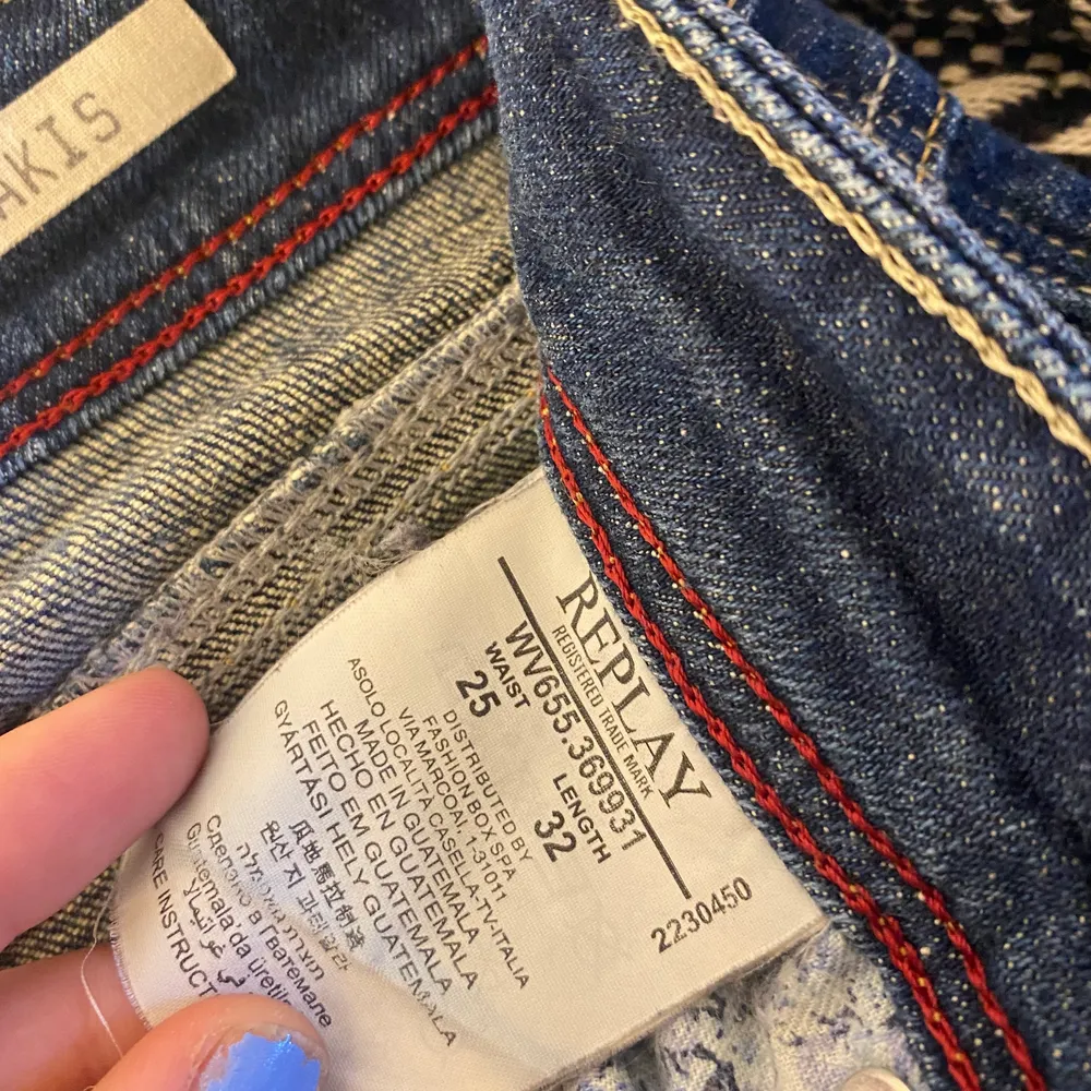 Jättesnygga jeans från Replay som säljs då de inte kommit till användning på ett tag. Byxorna är i bra skick, och är väldigt bekväma. Kontakta mig vid intresse, köparen står för frakt ❤️. Jeans & Byxor.
