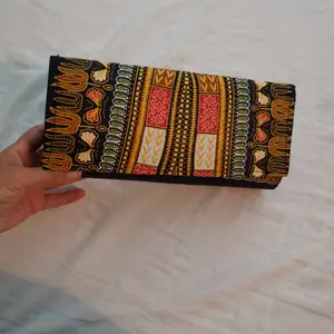 African printed clutch väska 200 kronor