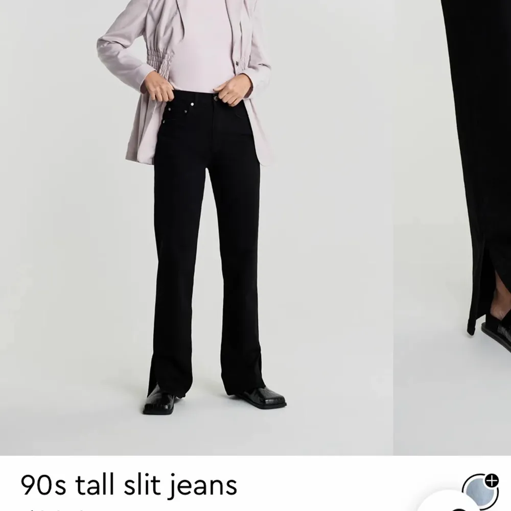 Söker dessa par jeans eller liknande i storlek 38! De första två bilderna är ett par och den sista ett annat par men de liknar varandra mycket så tog med den också. Skriv gärna om ni vet någon som säljer eller om ni själva har några ni vill sälja❤️❤️ (lånade bilder). Jeans & Byxor.