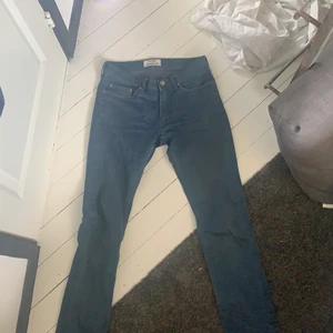 Acne studios jeans - Acne byxor, använda ca 7 gånger. dom passar mig och jag är 180cm lång, nypris 1900kr