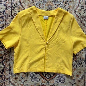 Vintage blus  - Super söt blus som passar perfekt till sommaren! Köpt secondhand för ett bra tag sen men jag har bara använt den någon enstaka gång.  Storlek 42 