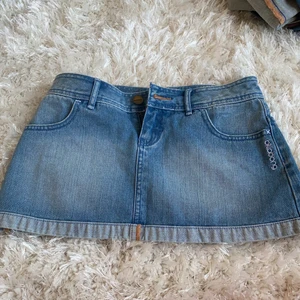 Kjol - Fin jeans kjol från billabong. Storlek xs/s